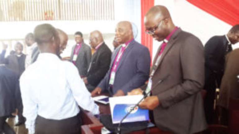 8262017124134 revfreddeegbeheadofcalvarybaptistchurch2ndrightinteractingwithcolleagues300x169
