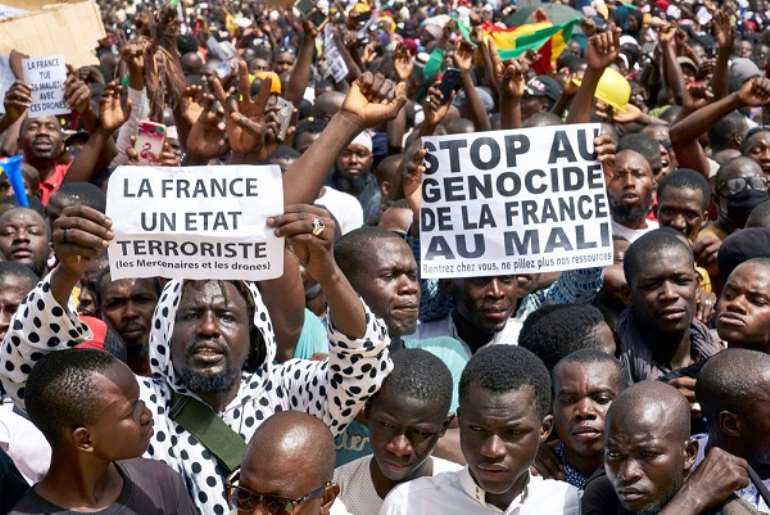 826202330643-j5fqi7t2g0-protest-in-bamako201