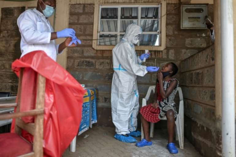 Nairobi authorities launched free coronavirus tests in the sprawling slum of Kibera last month.  By TONY KARUMBA (AFP)