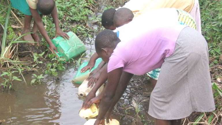 girls in search of water photo by fredrick mugira2