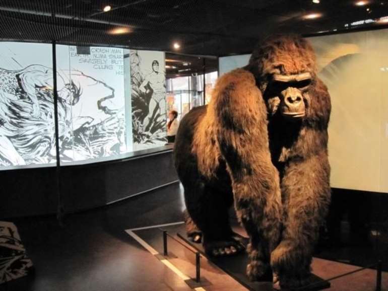 Gorilla welcome at the exhibition