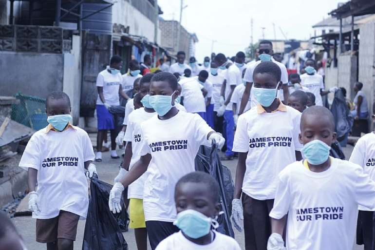 school children clean up streets of jamestown