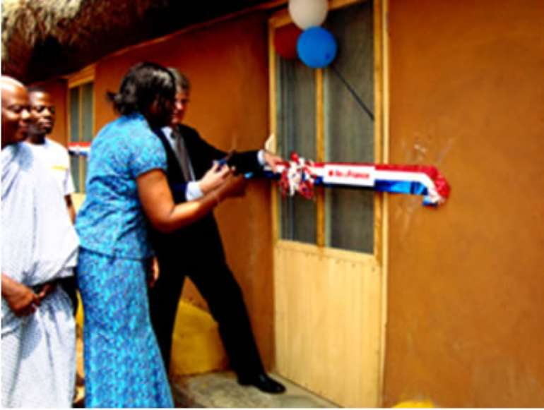 Official of GHS cutting the ruban With French Ambassador Hurtut
