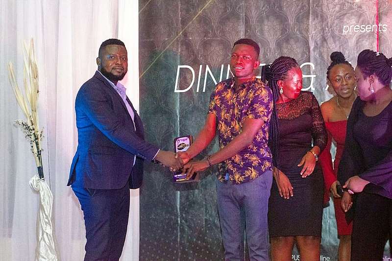1016201951712-8dt2xkjwvq-local-pusag-president-receiving-the-award-on-behalf-of-kaaf-university.jpeg