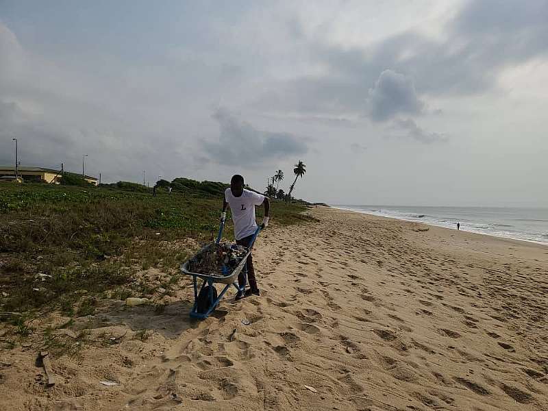 122021124914-sxoaredq5l-beach-cleaning-3.jpeg