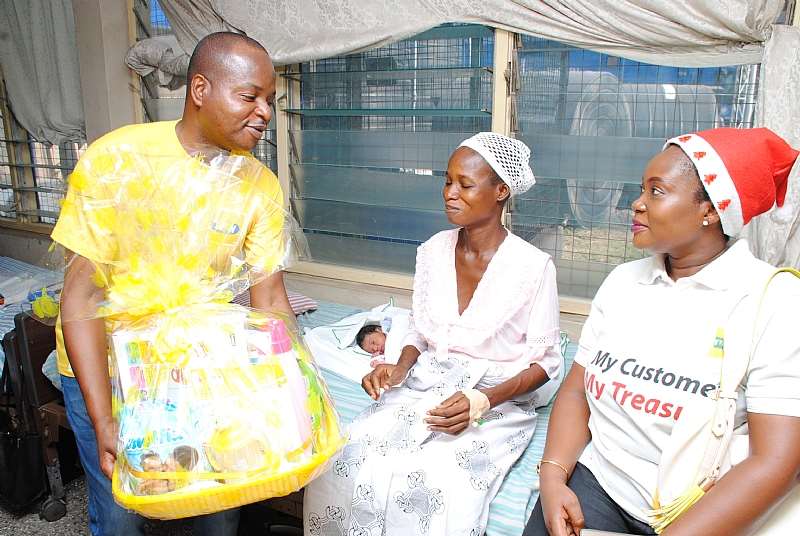 A Mother Receives A Hamper At Police Hospital In Accra