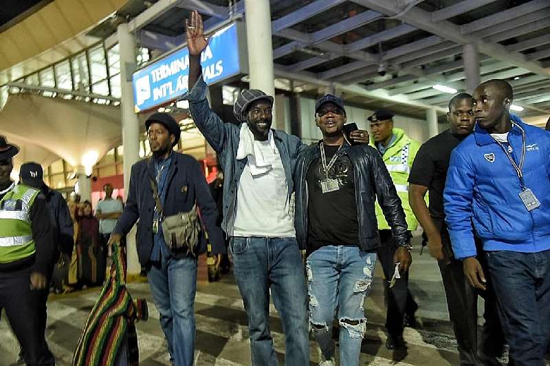 214202045430-n6iul8w331-buju-banton-lands-in-kenya-2