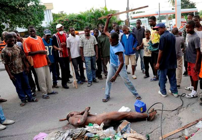 3. A SUSPECTED THIEF HALF-WAY DEAD AFTER SEVERELY ASSAULTED.JPEG