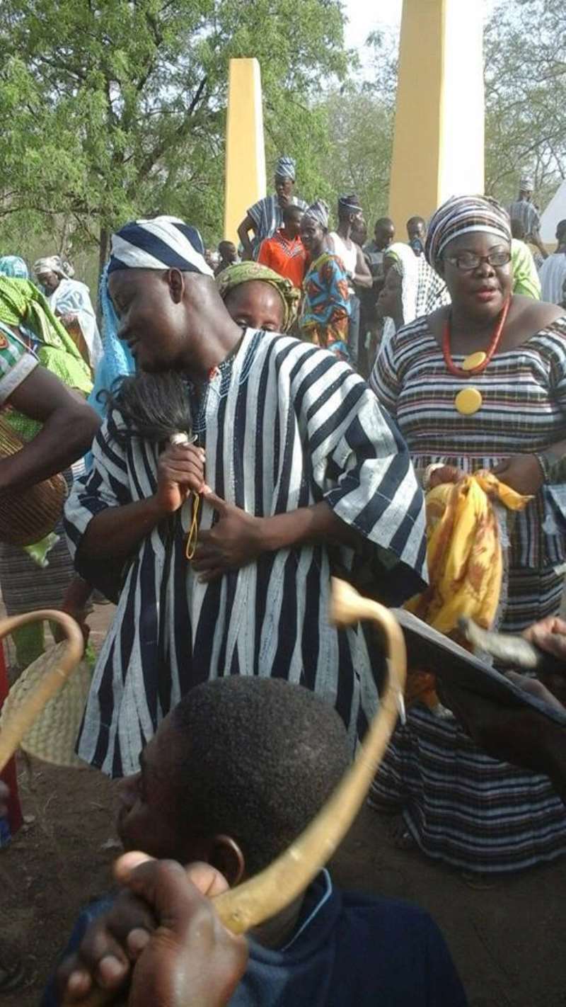 4. GONJALANDERS DANCING AT THE MAUSOLEUM