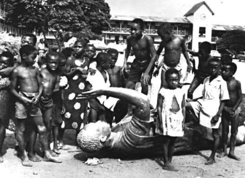 5 the statue of nkrumah being pulled down after his overthrow