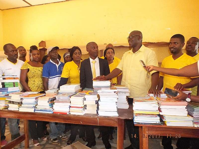 Mr. Simon Amoh Senior Manager For Mtn South West Business District Presenting Books To Mr. Wisdom Boamah, Headmaster Of Rev Dr. Osam Pinanko Zion Basic At Kwei Kuma In The Western Region - 1