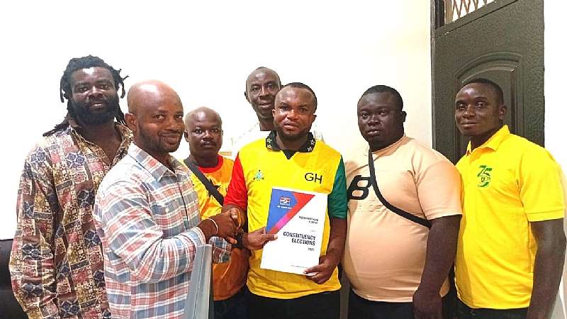 Electoral Area Chairman for Ziavi, Ernest Nuworse (Second on the right).