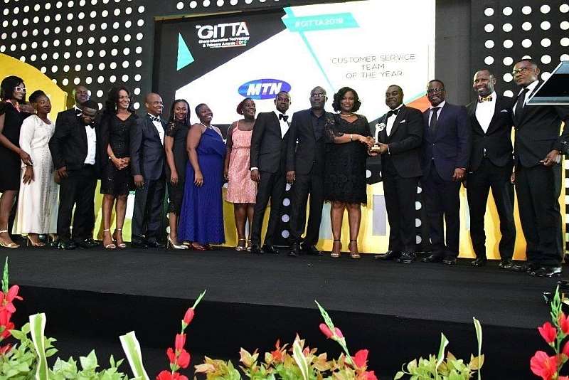 752019105937 n6iul8w331 mtn customer relations team receives award as best customer service team award received by mrs jemima kotei walsh customer relations executive