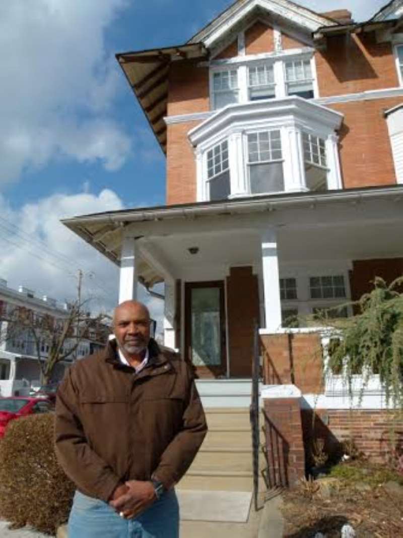 A ABAYOMI AZIKIWE AT PAUL ROBESON HOME