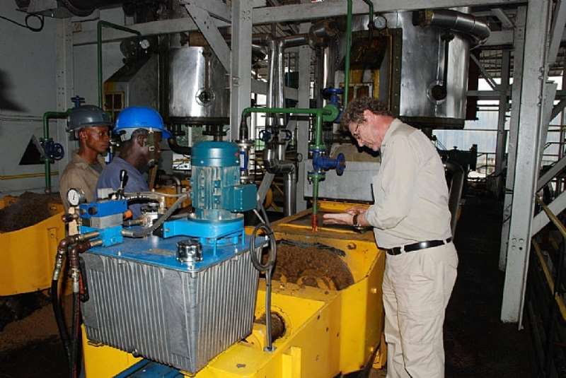 AGRIC 006 ONE OF THE WHITE MANAGERS WORKING ON THE MACHINE