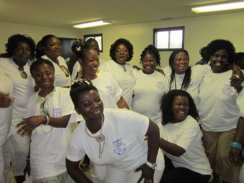 ALUM ENJOYING THEMSELVES