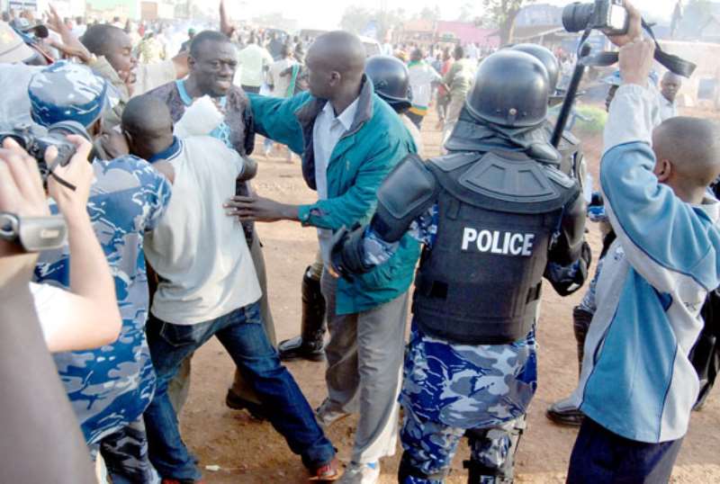 besigye 10