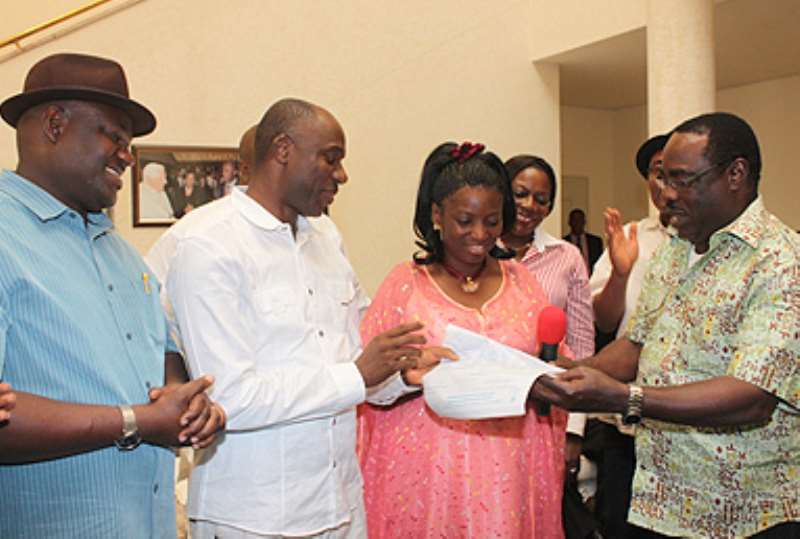 CHIEF G.U. AKE PDP CHAIRMAN RS SUBMITTING THE GUBER ELECTION RESULT TO GOV CRA