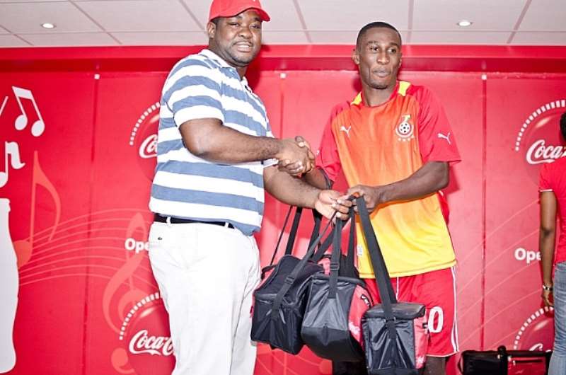 COKE REP PRESENTING THE PRIZE