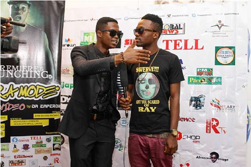 DA EMPEROR BEING INTERVIEWED BY RAY, THE RED CARPET HOST