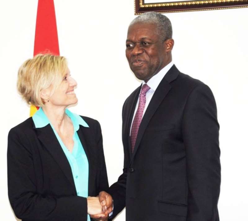 dsc 0088 veep amissaharthur in a handshake mrs asa skogstrom feldt ceo and president of hunger project ghana 2