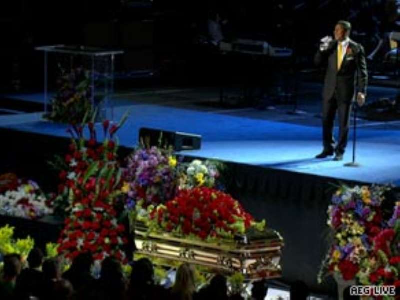 Jermaine Jackson sings his brother s favorite song Smile in front of the King of Pop s casket.