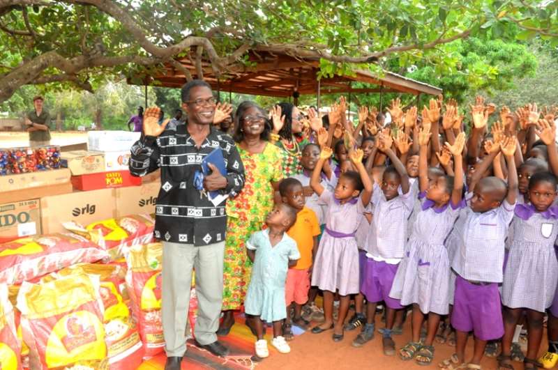 FL DONATES TO ORPHANAGES IN ACCRA 072