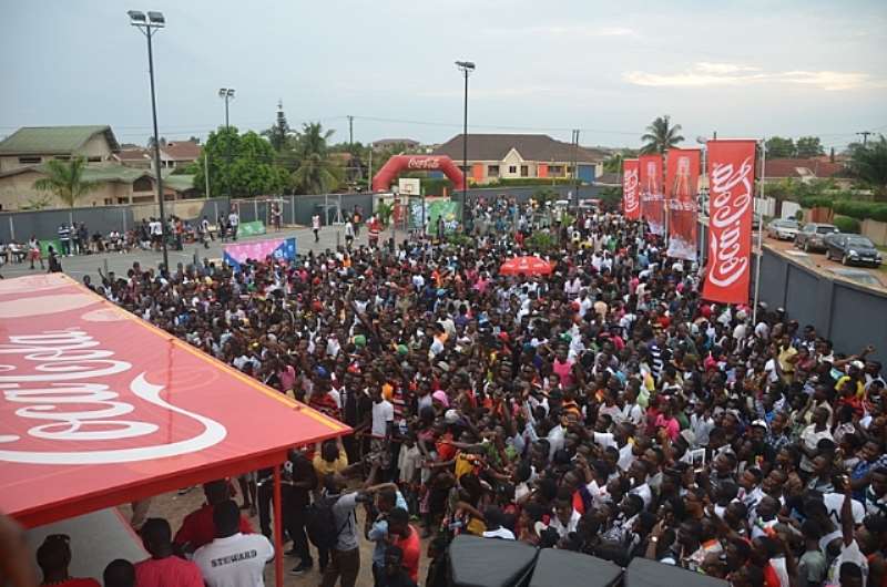 FULL CROWD