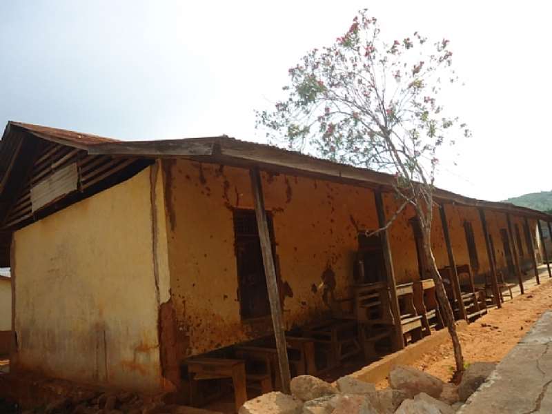 crumbling 3 unit classroom block