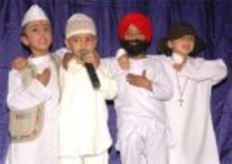 Indian children spreading Communal harmony in India