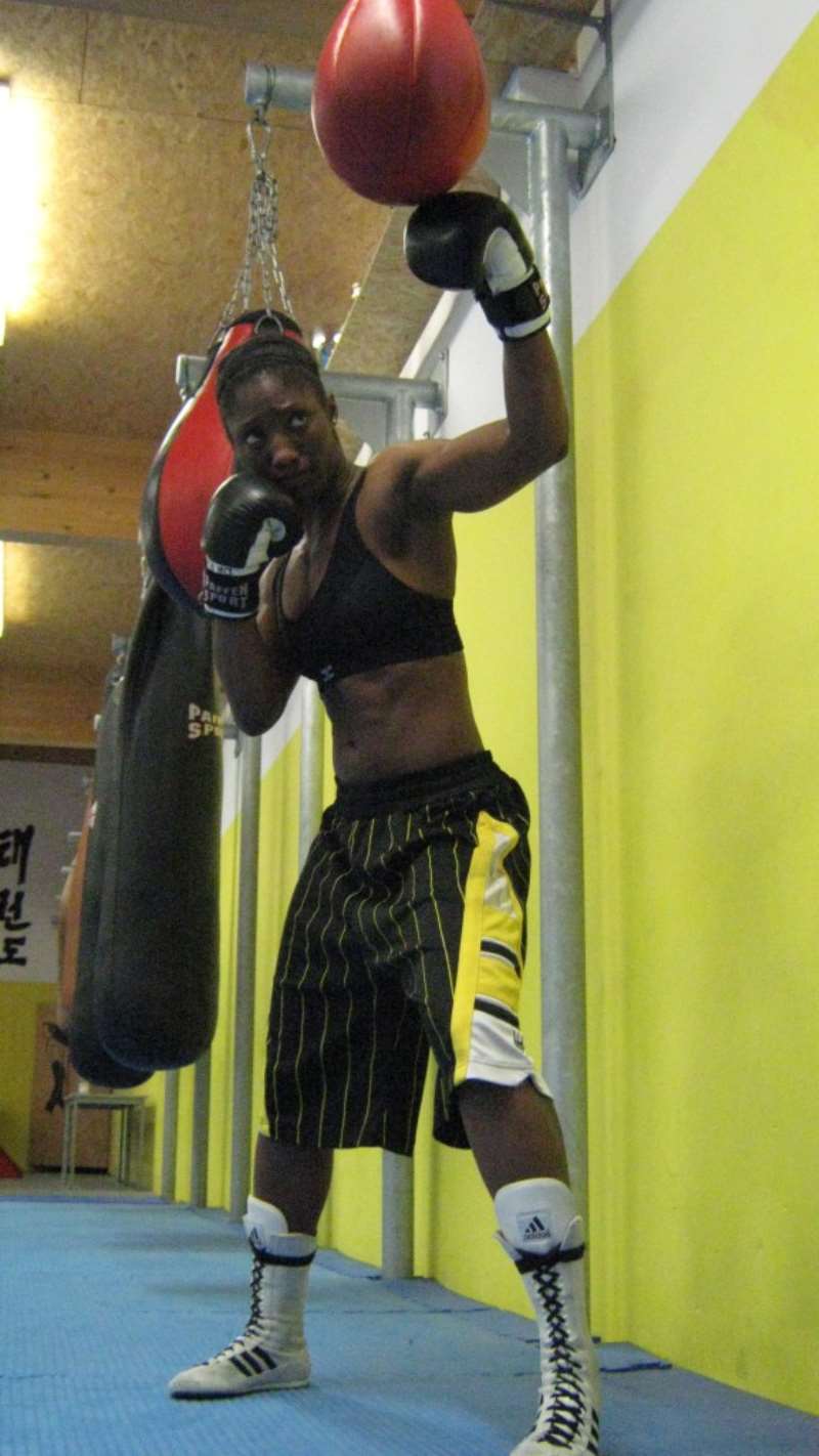 BOXER SISTER BINTOU SCHMILL