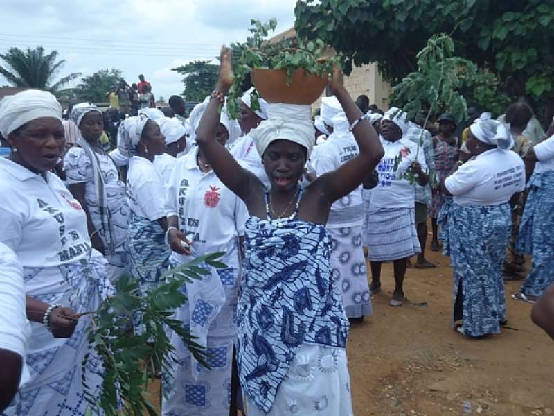 Nene Sakite II addressing the gathering