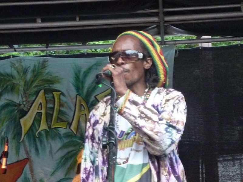 KAMANDA AKIWA OFISINI KWAKE ALAFIA FESTIVAL,HAMBURG,GERMANY