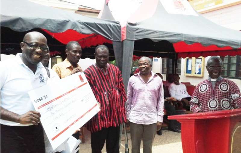 Mr. Menser Ben Crentsil, MOBA 1984 (Left) With The Dummy Cheque For GH¢100,000.00, Whilst(From Right) The School Chaplain, Rev. George Affum; Mr. Magnus Rexdanquah, Member Of The School Board; Mr. J.K.A. Simpson, Headmaster; And Mr. S.K. Yeboah, Assistant Headmaster, Administration