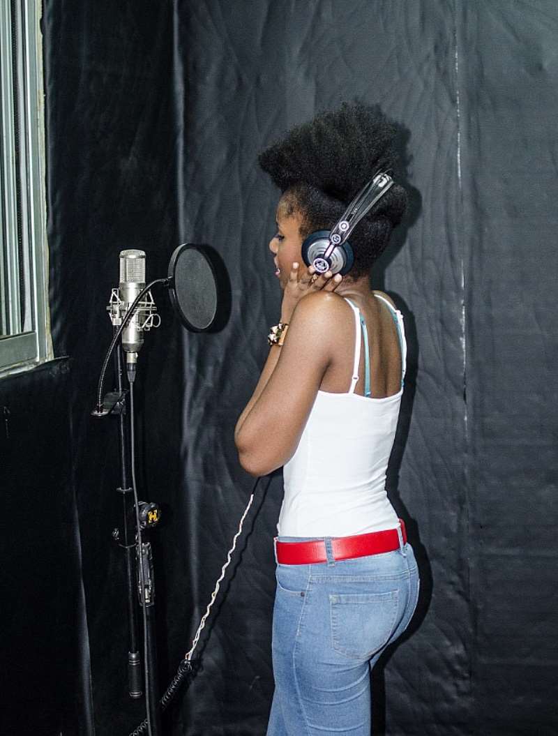 mzvee reveelation studio pics 4