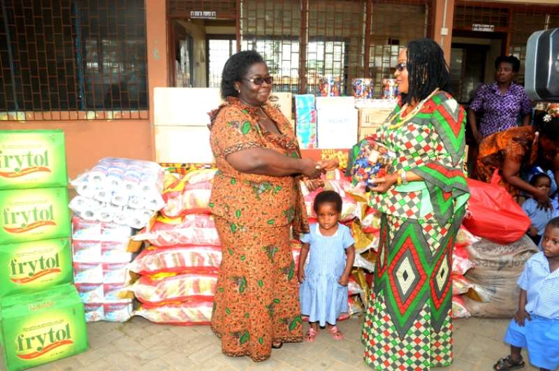 NANA LORDINA PRESENTING ITEMS TO MADAM SHARON ABBEY, MANAGER OF THE OSU CHILDRENS HOME