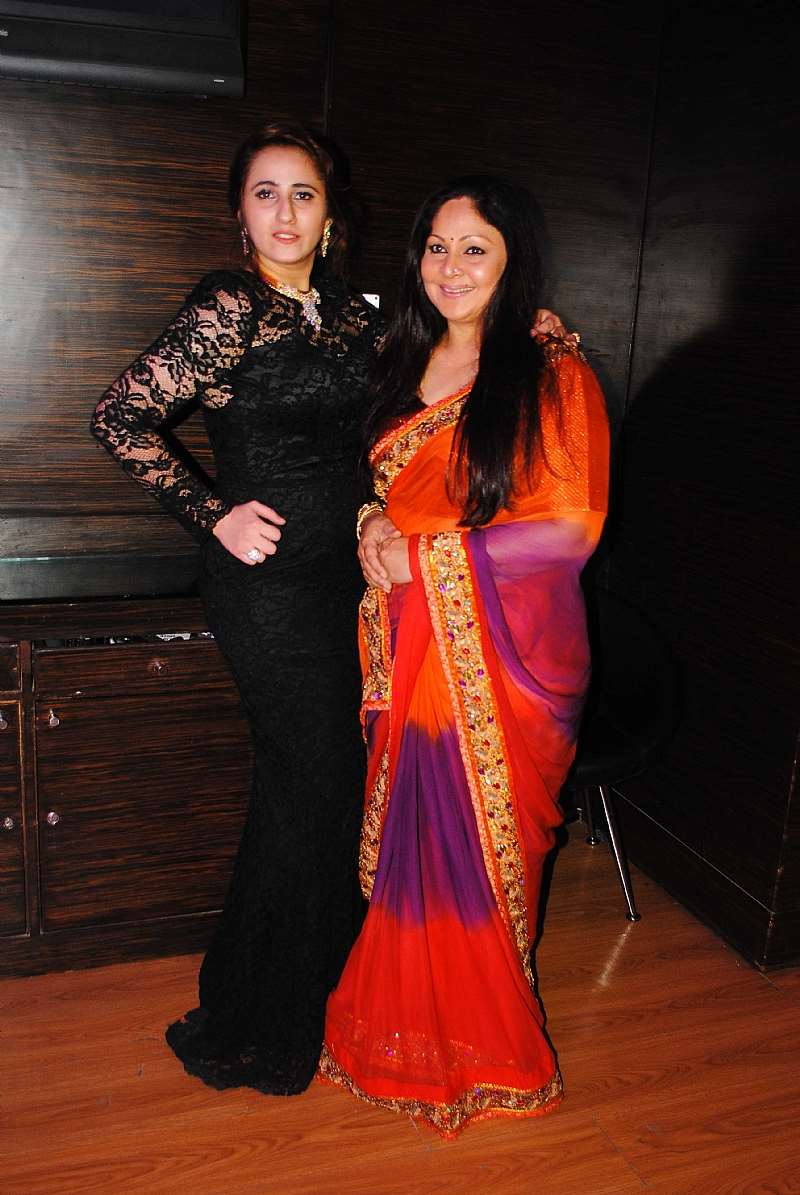 NEHA LAKDAWALA WITH RATI AGNIHOTRI (2)