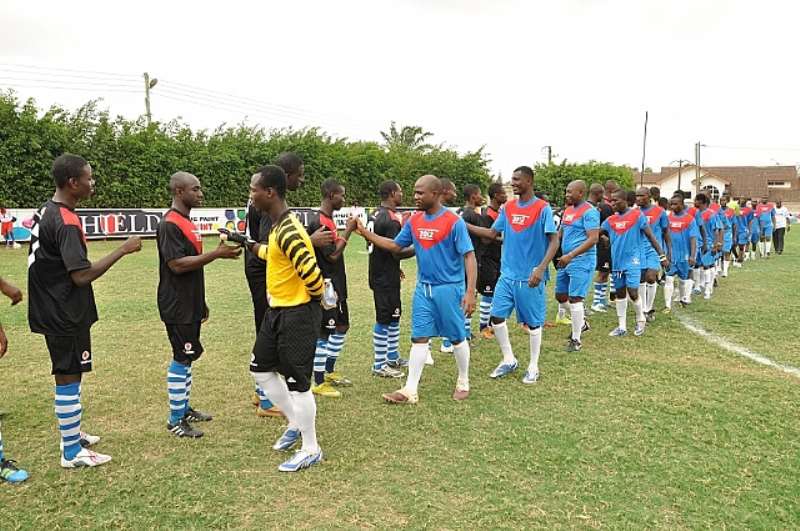 SHAKING HANDS BEFORE THE GAME