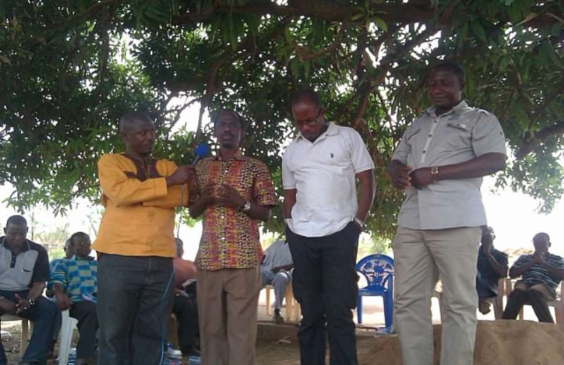 THE EXECUTIVE DIRECTOR ADDRESSING THE PERSONNEL AND VOLUNTEERS AT THE FARM