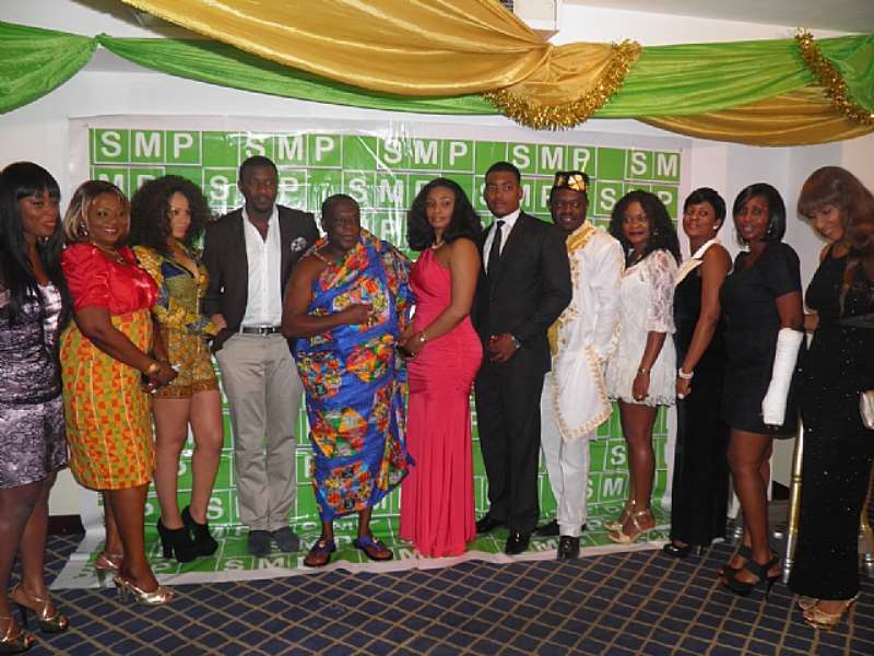 THE STARS IN A POSE WITH NANA PRAH