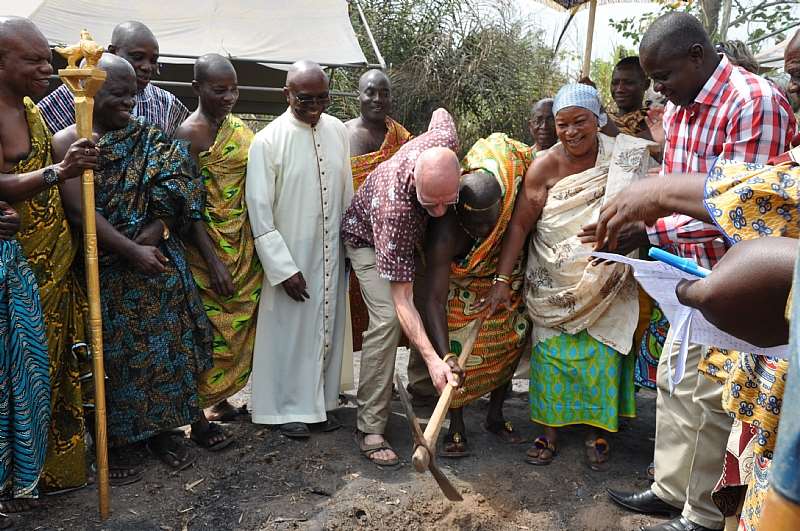 NANA USING THE PICKAXE