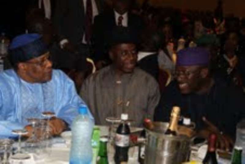 VANGUARD AWARD1 - GOV CRA IN THE MIDDLE WITH FMR PRESIDENT IBB ON THE LEFT AND GOV OF EKITI STATE ON THE RIGHT