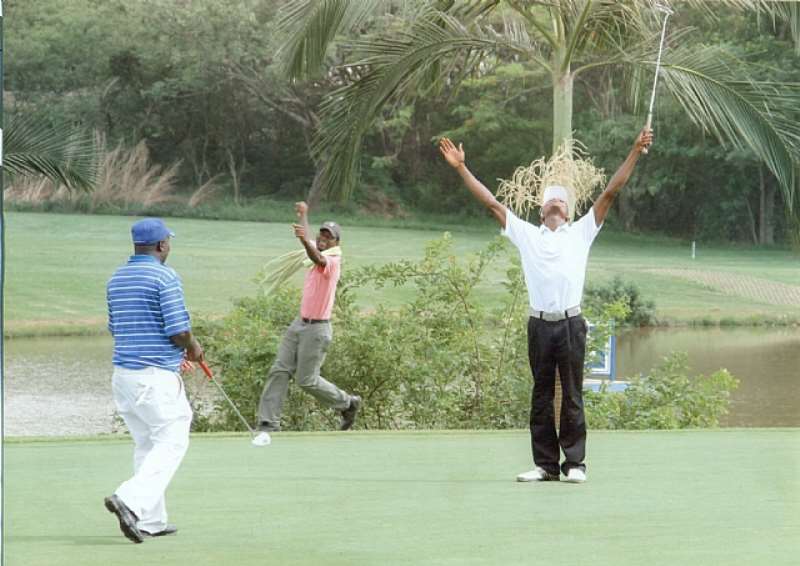 VINCENT CELEBRATES AFTER SINKING IN A LONG PUTT