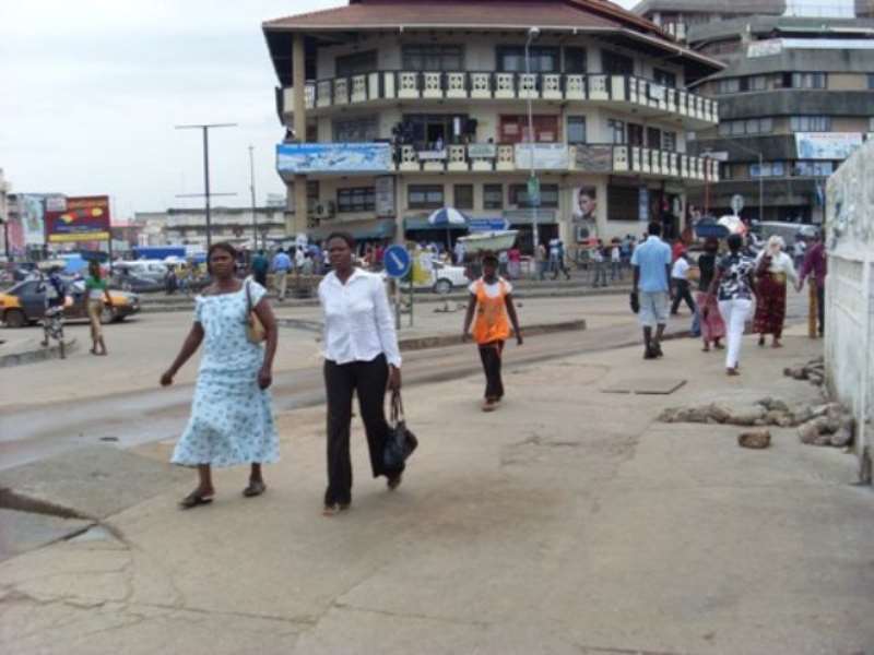Pictures show pedestrians walking freely on pavements in the Central Businesses District of Accra as the AMA decongestion exercise got underway.