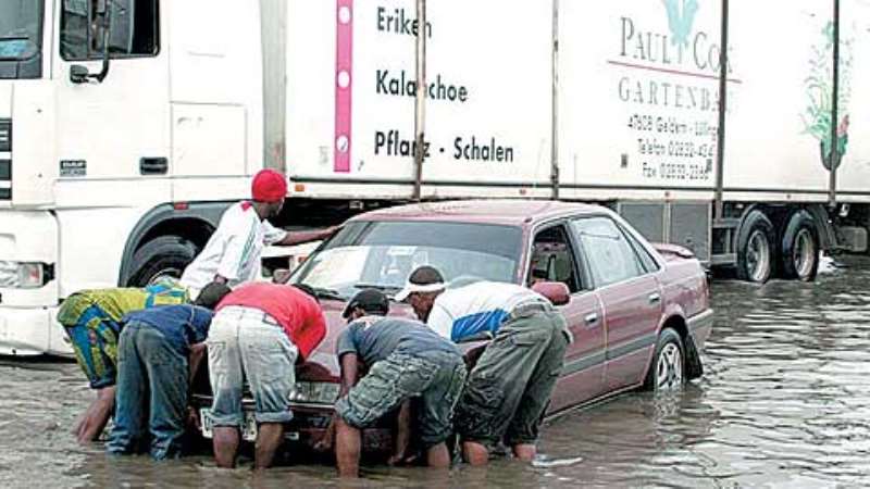 A car Trappedat trinity Busstop with during heavy down pour along the famous Oshodi-Apapa Express road in Lagos. Photo:Nwankpa Chijioke 