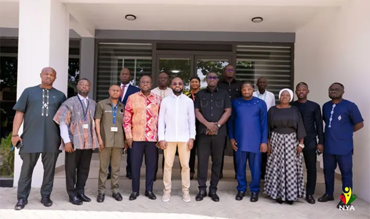 Committee, staff of NYA in a group photograph