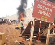 Kumasi magazine car dealers block roads
