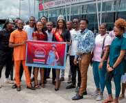 Esther Gabriel, Nigerias Rep at 2021 Miss Globe receives heroine Welcome at Airport