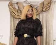 Nollywood actress, Ini Edo Looks Stunning in Stylish Feather Outfit