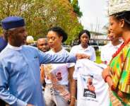 Isabella Okafor Ada Imo 2019 Donates Campaign T-shirt To Uche Nwosu